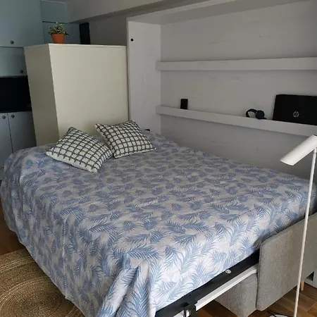 Blue Studio Apartment *